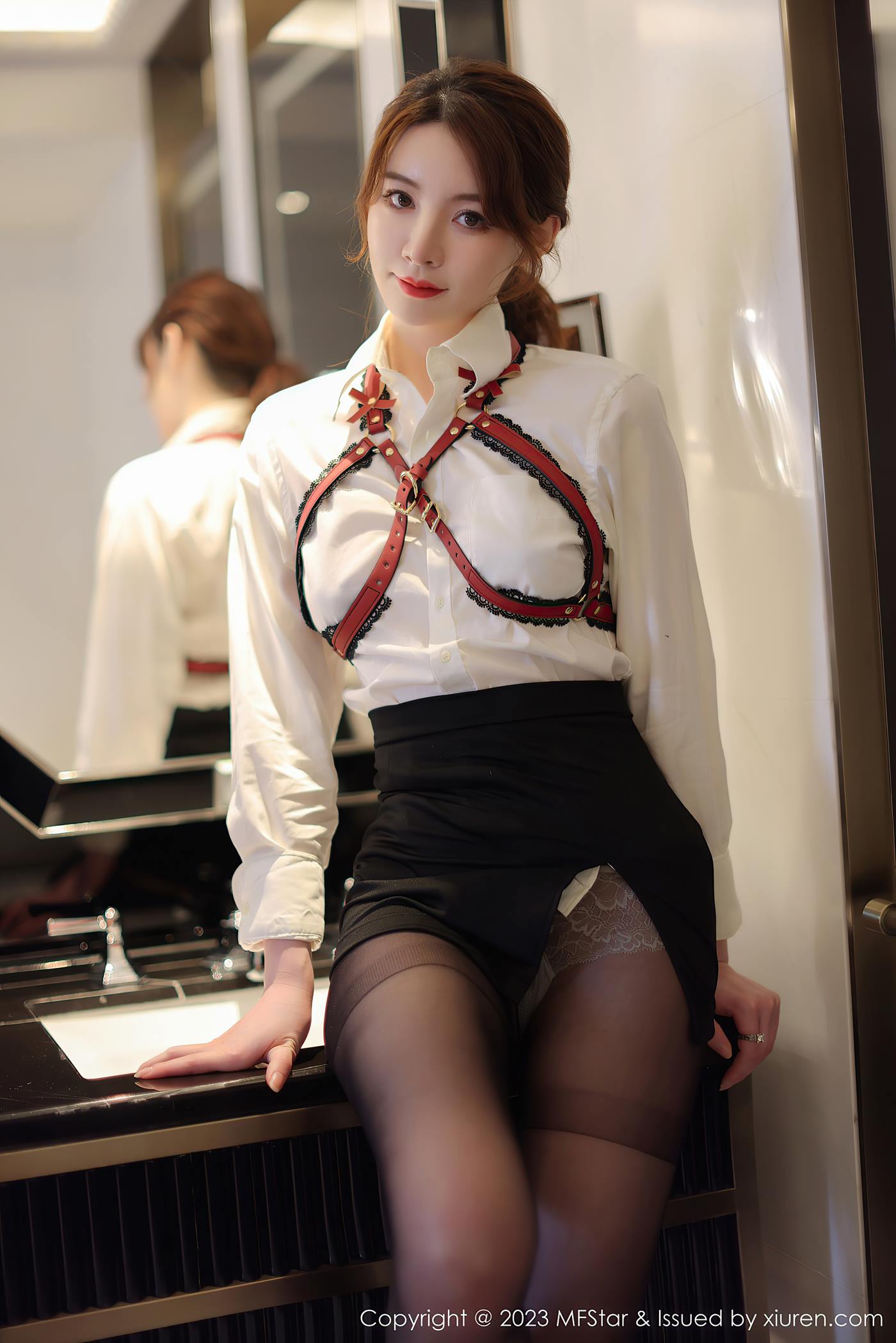 图片[35]-[MFStar模范学院] 2023.05.04 VOL.615 yoo优优 黑丝美臀[39P] – 速更版-美库