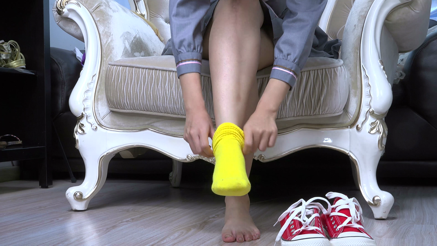 图片[73]-[Sexy Asian Girls Feet]NO.054 雪菲脱掉帆布鞋把脚纹路给你看[227P] – 速更版-美库