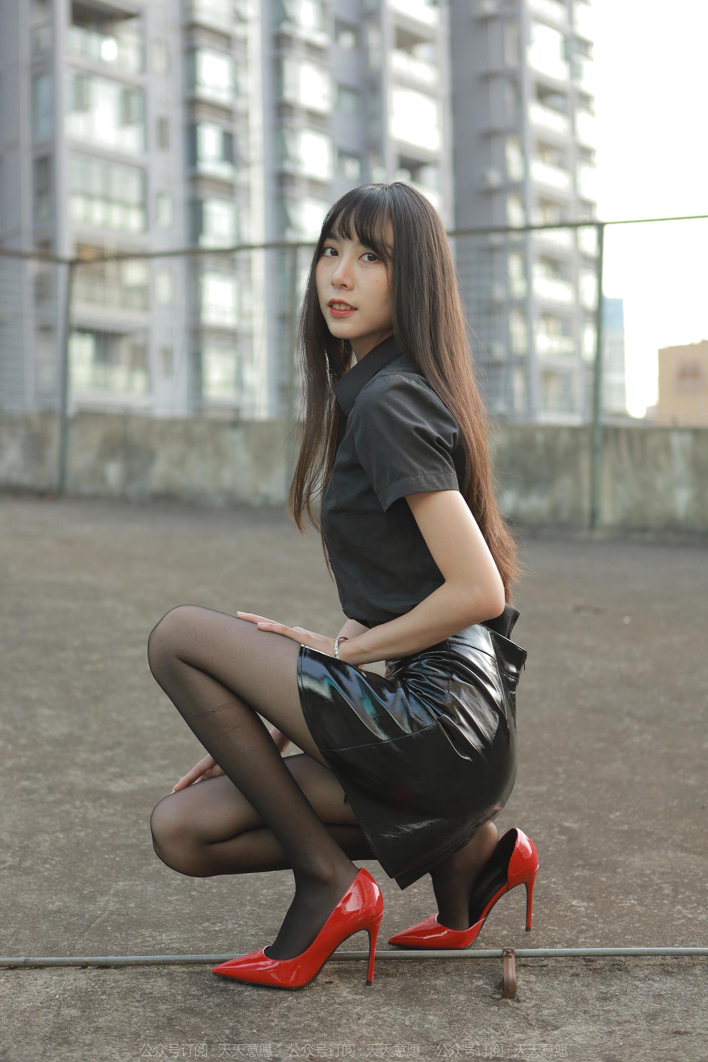 图片[38]-[IESS异思趣向] 2022.11.16 丝享家1270：团团《长腿红高跟》[83P] – 速更版-美库