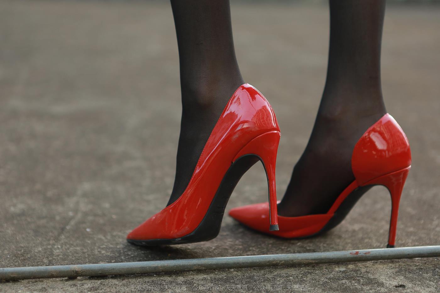 图片[47]-[IESS异思趣向] 2022.11.16 丝享家1270：团团《长腿红高跟》[83P] – 速更版-美库