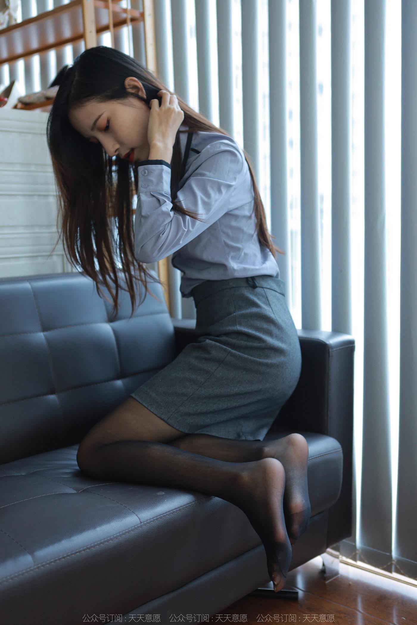 图片[43]-[IESS异思趣向] 2022.11.27 丝享家1281：美子《嘿丝灰裙》[88P] – 速更版-美库