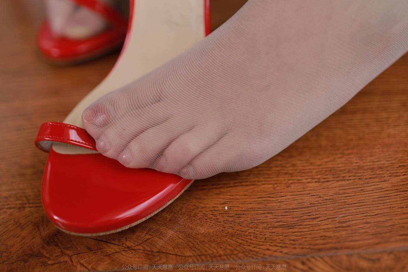 图片[10]-[IESS异思趣向] 2022.12.06 丝享家1290：婉萍《迷人绯红》[93P] – 速更版-美库