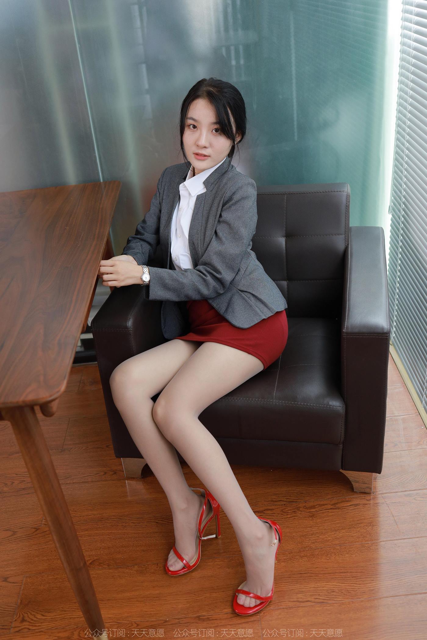 图片[19]-[IESS异思趣向] 2022.12.06 丝享家1290：婉萍《迷人绯红》[93P] – 速更版-美库