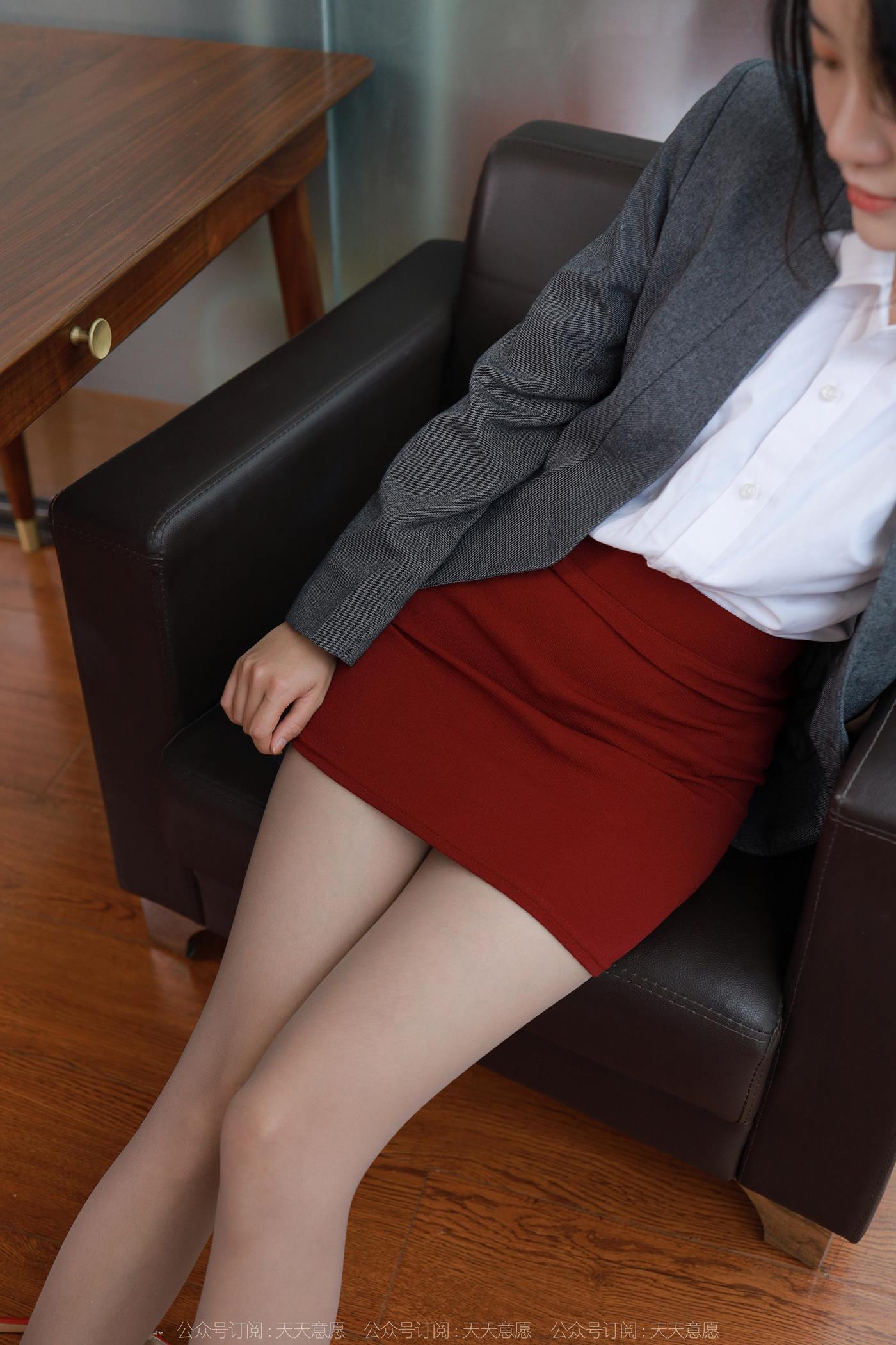 图片[32]-[IESS异思趣向] 2022.12.06 丝享家1290：婉萍《迷人绯红》[93P] – 速更版-美库