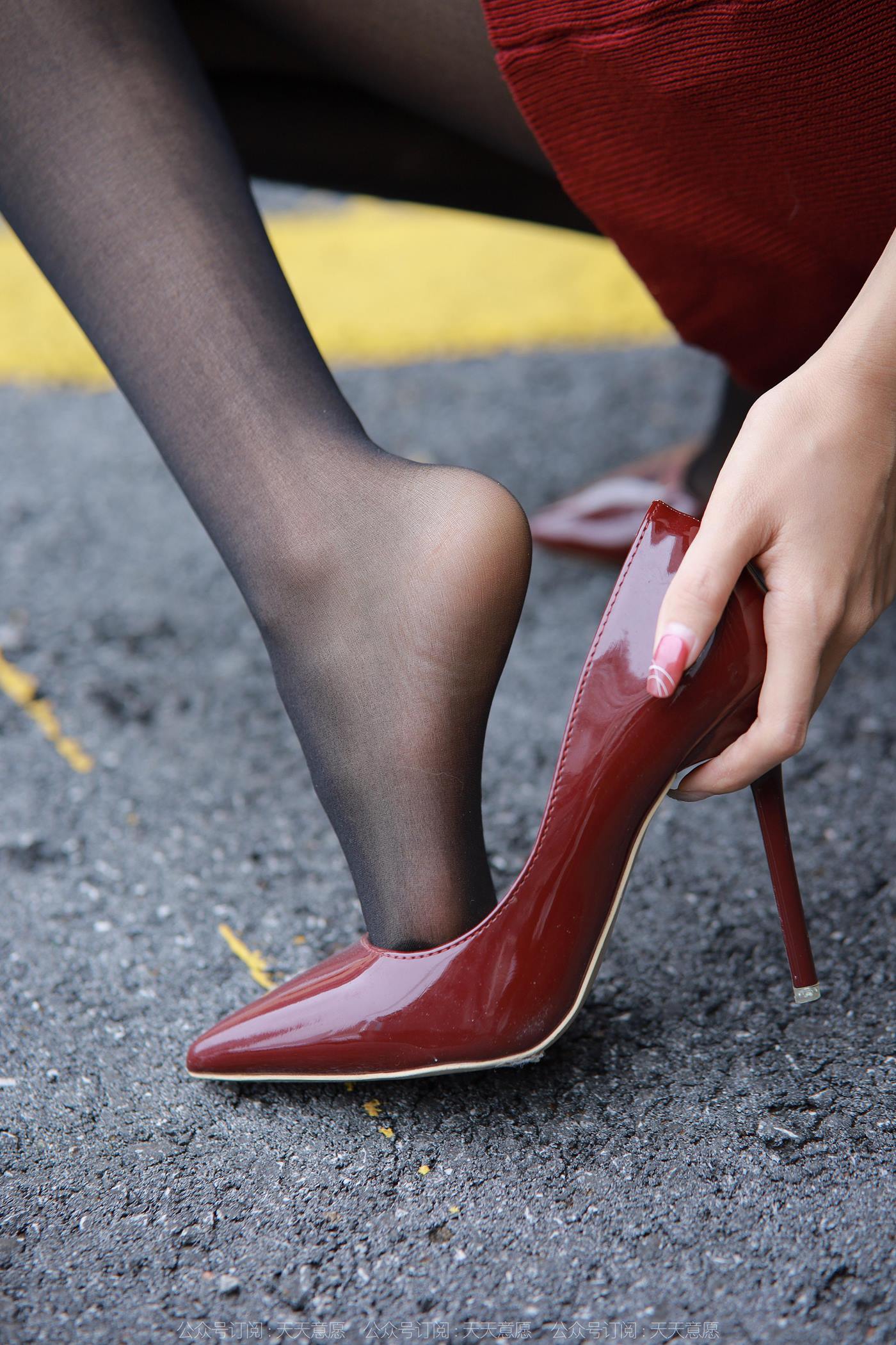 图片[71]-[IESS异思趣向] 2022.12.09 丝享家1293：美子《酒红高跟鞋》[77P] – 速更版-美库