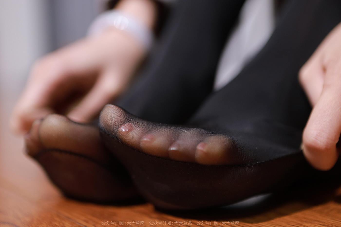 图片[19]-[IESS异思趣向] 2022.12.10 丝享家1294：婉萍《油亮油亮》[86P] – 速更版-美库