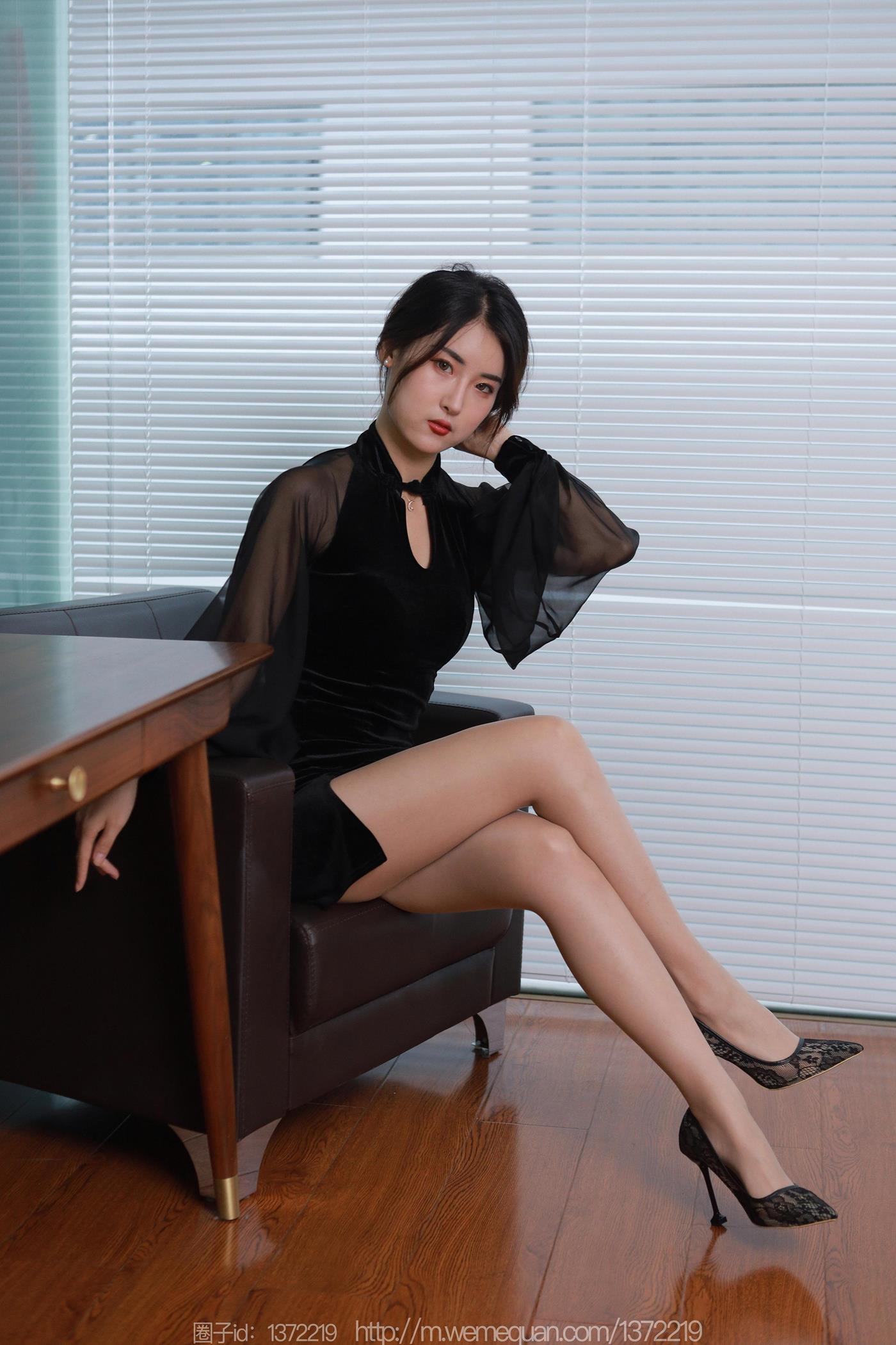 图片[26]-[IESS异思趣向] 2022.12.15 丝享家1299：小宝《黑色旗袍白纸扇》[86P] – 速更版-美库