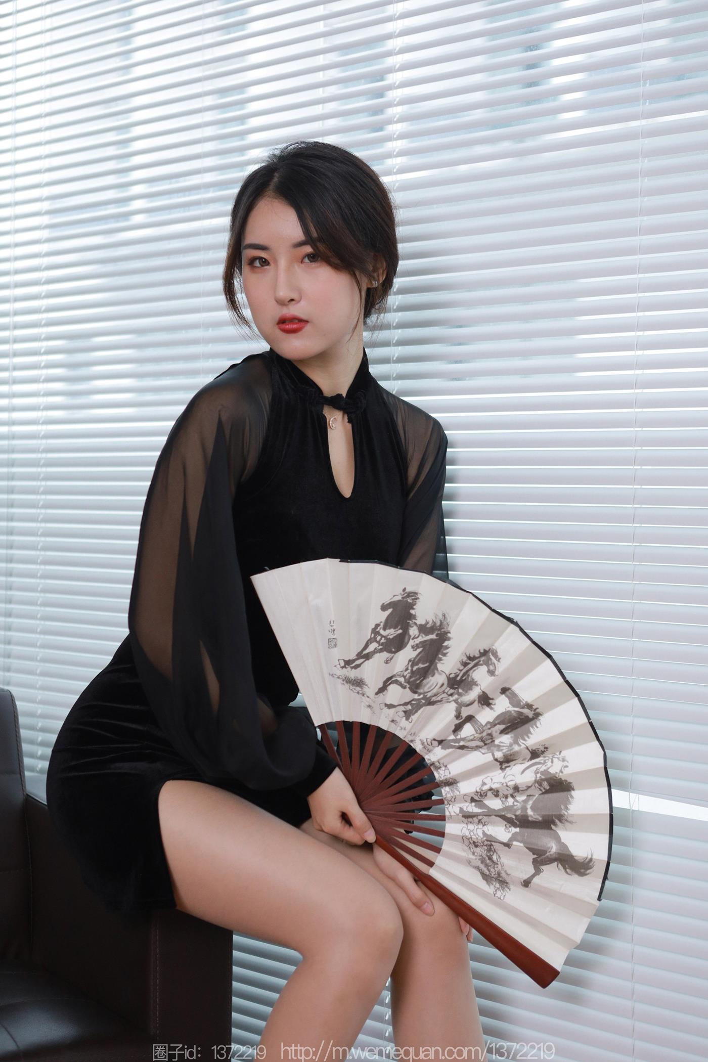 图片[35]-[IESS异思趣向] 2022.12.15 丝享家1299：小宝《黑色旗袍白纸扇》[86P] – 速更版-美库