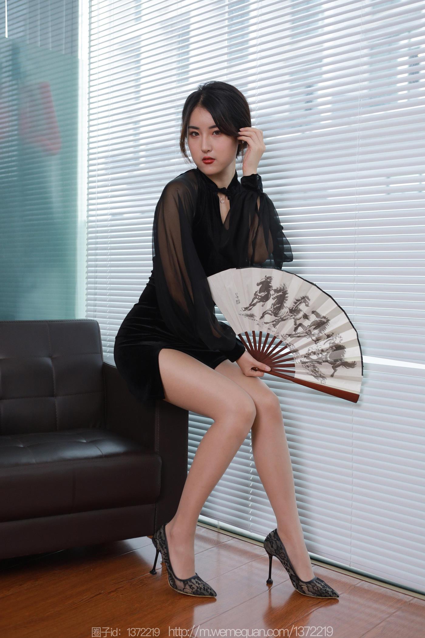 图片[36]-[IESS异思趣向] 2022.12.15 丝享家1299：小宝《黑色旗袍白纸扇》[86P] – 速更版-美库