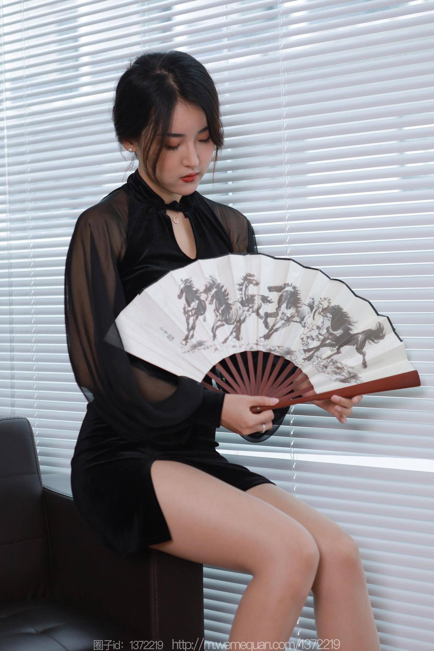 图片[39]-[IESS异思趣向] 2022.12.15 丝享家1299：小宝《黑色旗袍白纸扇》[86P] – 速更版-美库