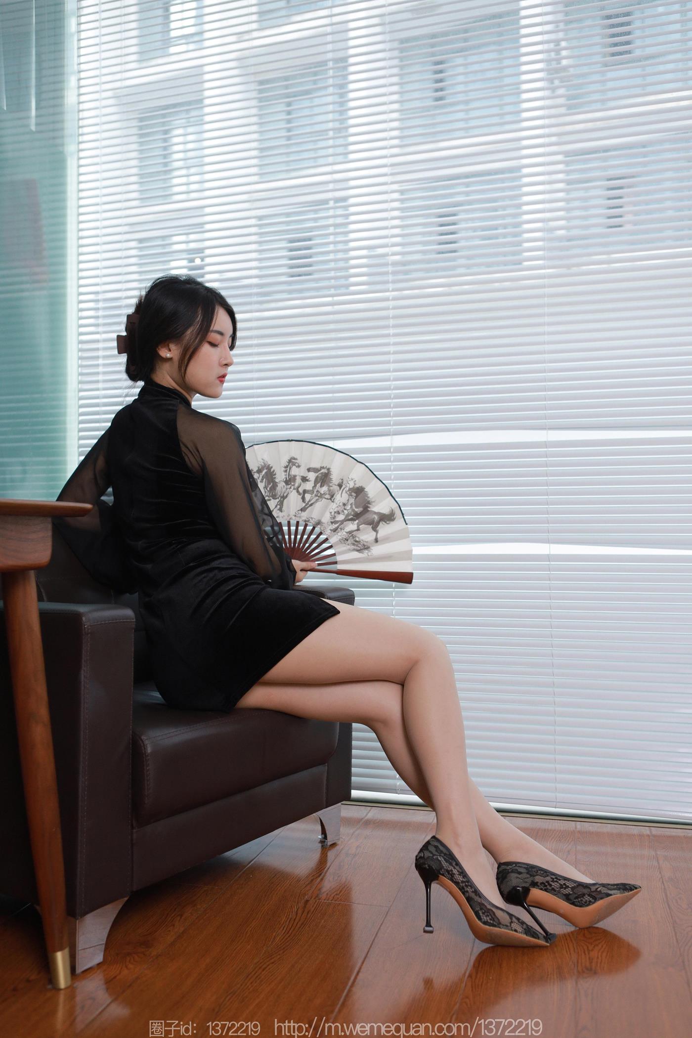 图片[53]-[IESS异思趣向] 2022.12.15 丝享家1299：小宝《黑色旗袍白纸扇》[86P] – 速更版-美库