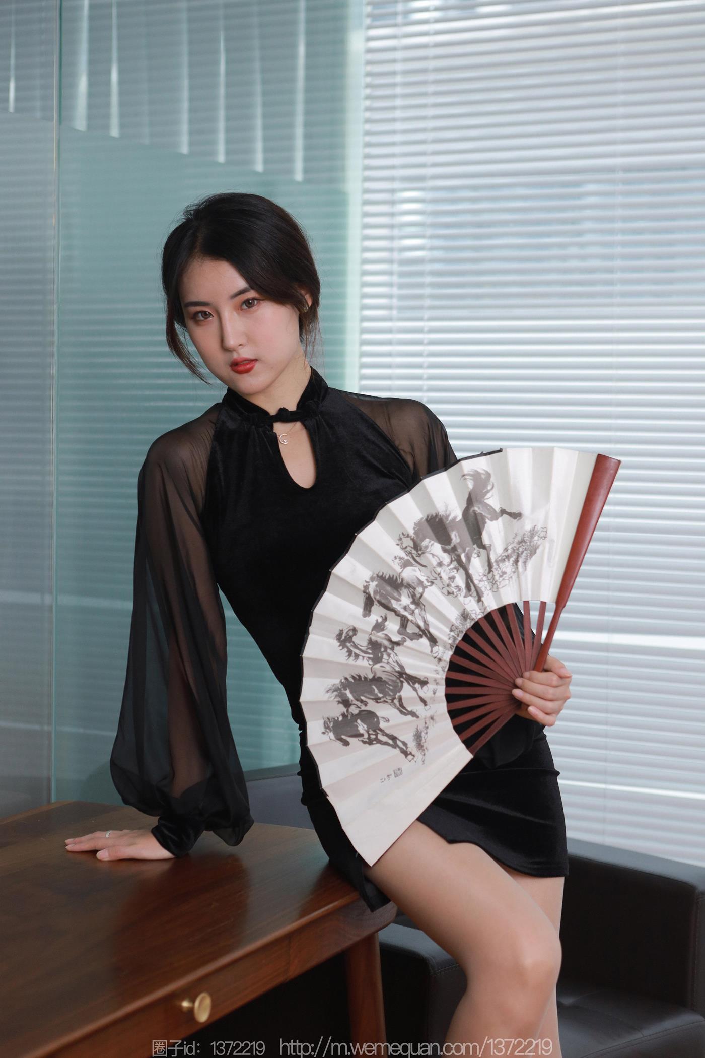 图片[71]-[IESS异思趣向] 2022.12.15 丝享家1299：小宝《黑色旗袍白纸扇》[86P] – 速更版-美库