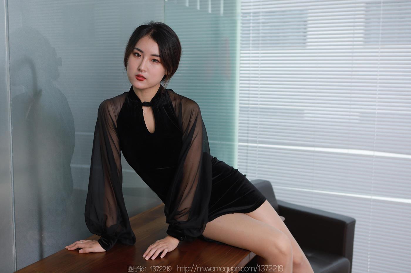 图片[74]-[IESS异思趣向] 2022.12.15 丝享家1299：小宝《黑色旗袍白纸扇》[86P] – 速更版-美库