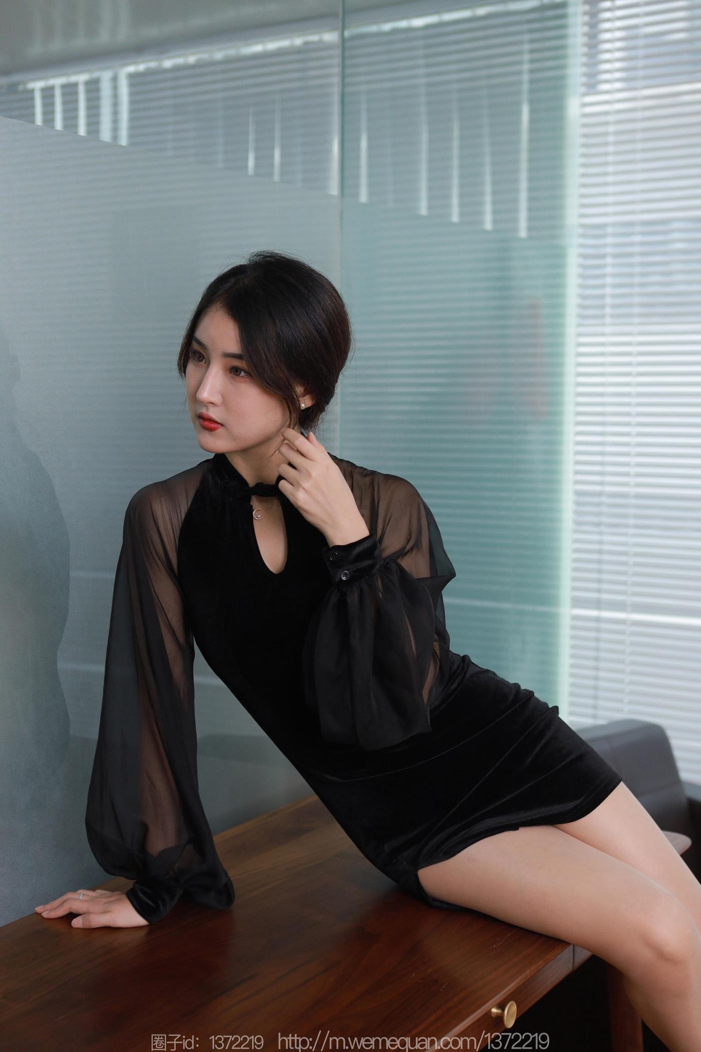 图片[75]-[IESS异思趣向] 2022.12.15 丝享家1299：小宝《黑色旗袍白纸扇》[86P] – 速更版-美库