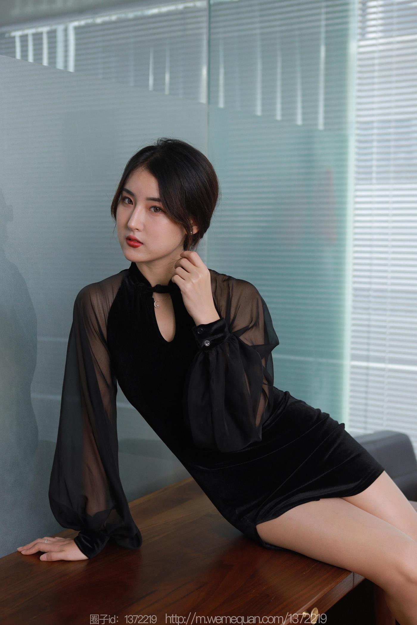 图片[76]-[IESS异思趣向] 2022.12.15 丝享家1299：小宝《黑色旗袍白纸扇》[86P] – 速更版-美库