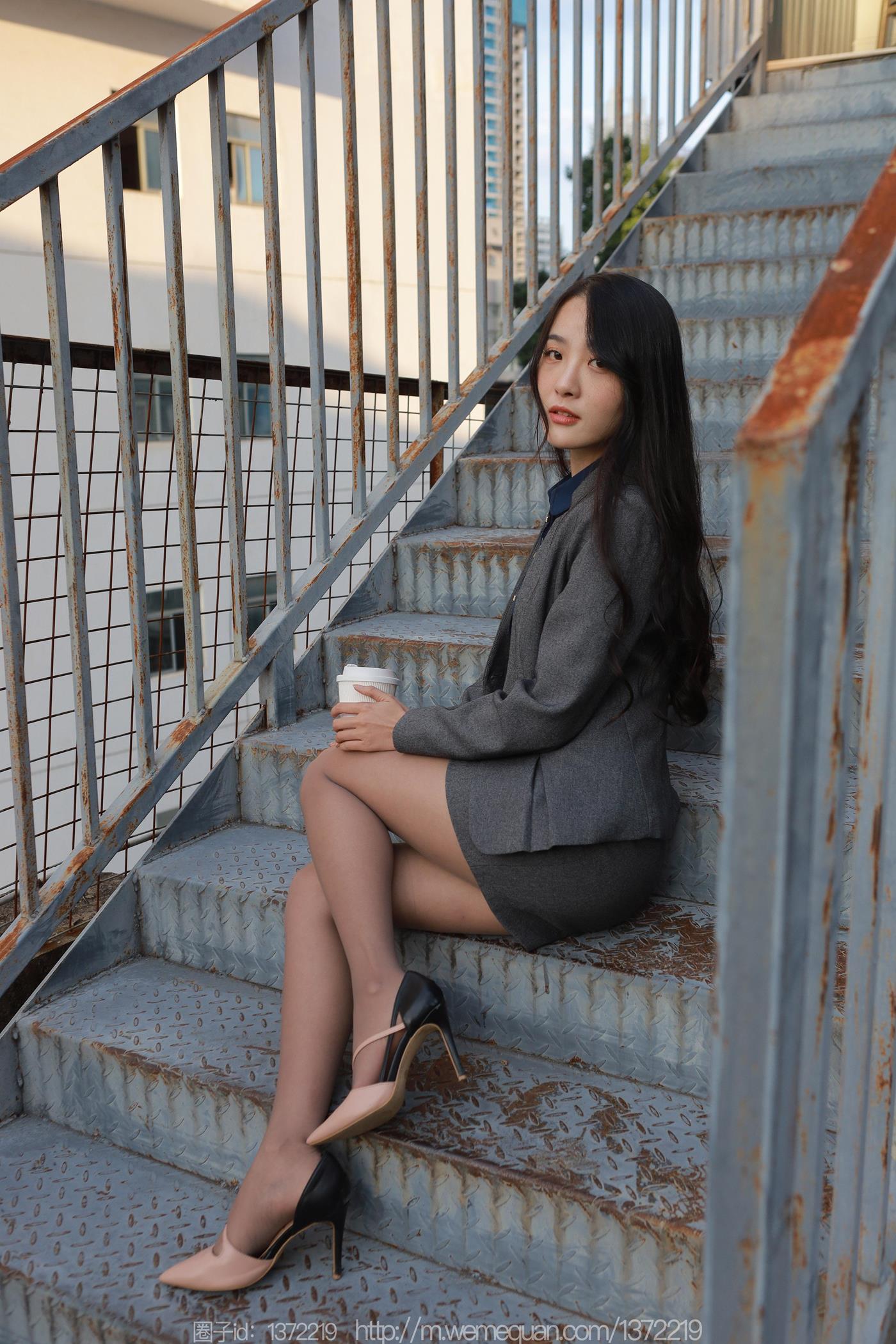 图片[87]-[IESS异思趣向] 2022.12.17 丝享家1301：婉萍《温柔OL风》[88P] – 速更版-美库