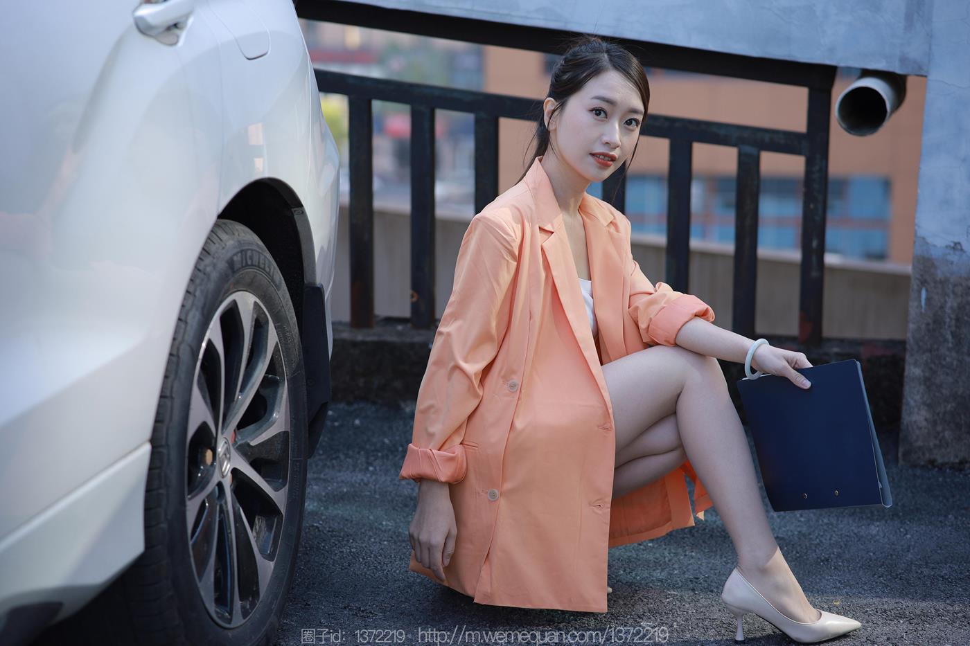 图片[24]-[IESS异思趣向] 2022.12.19 丝享家1303：小婕《橙色外套》[88P] – 速更版-美库