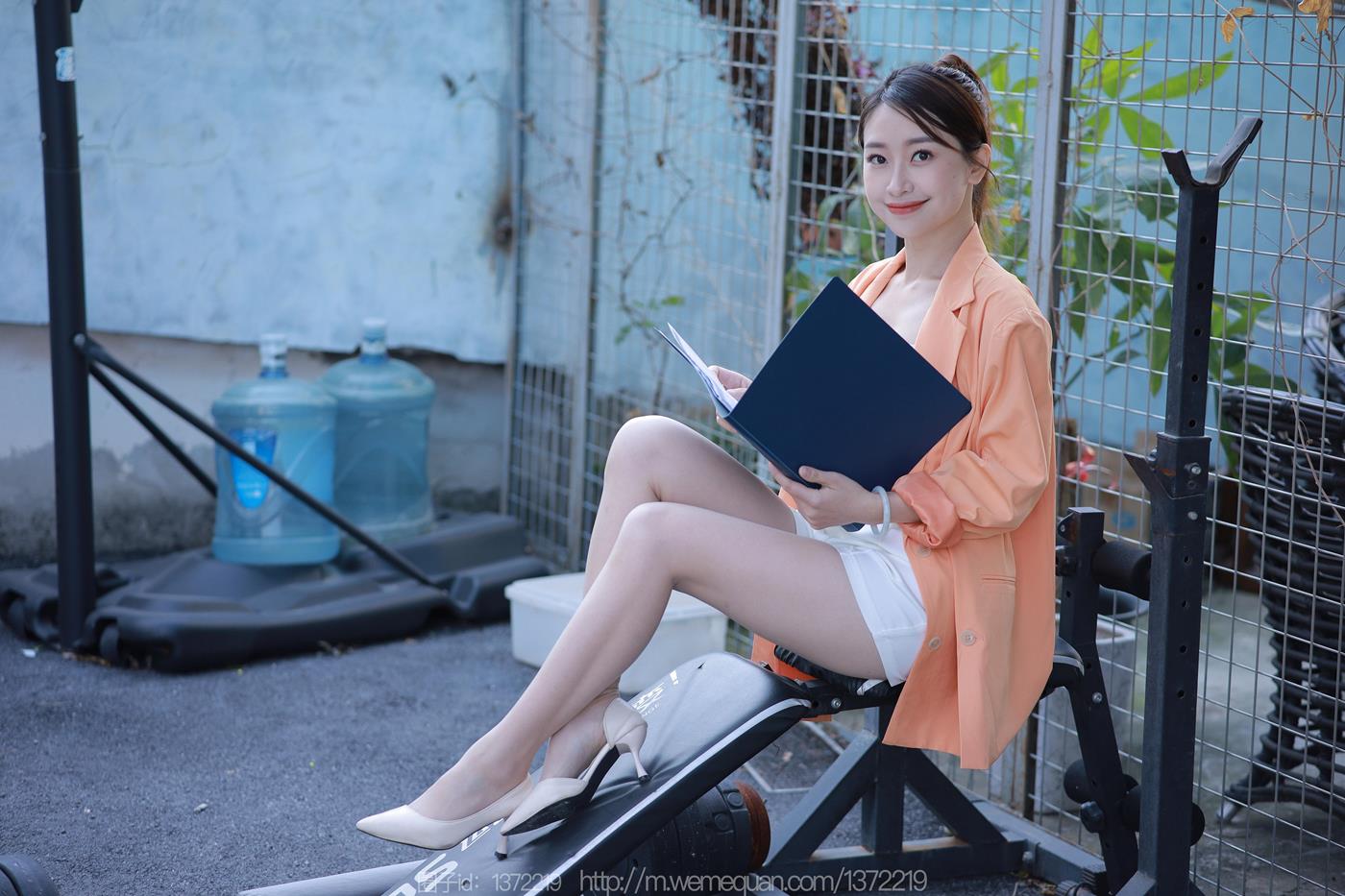 图片[38]-[IESS异思趣向] 2022.12.19 丝享家1303：小婕《橙色外套》[88P] – 速更版-美库