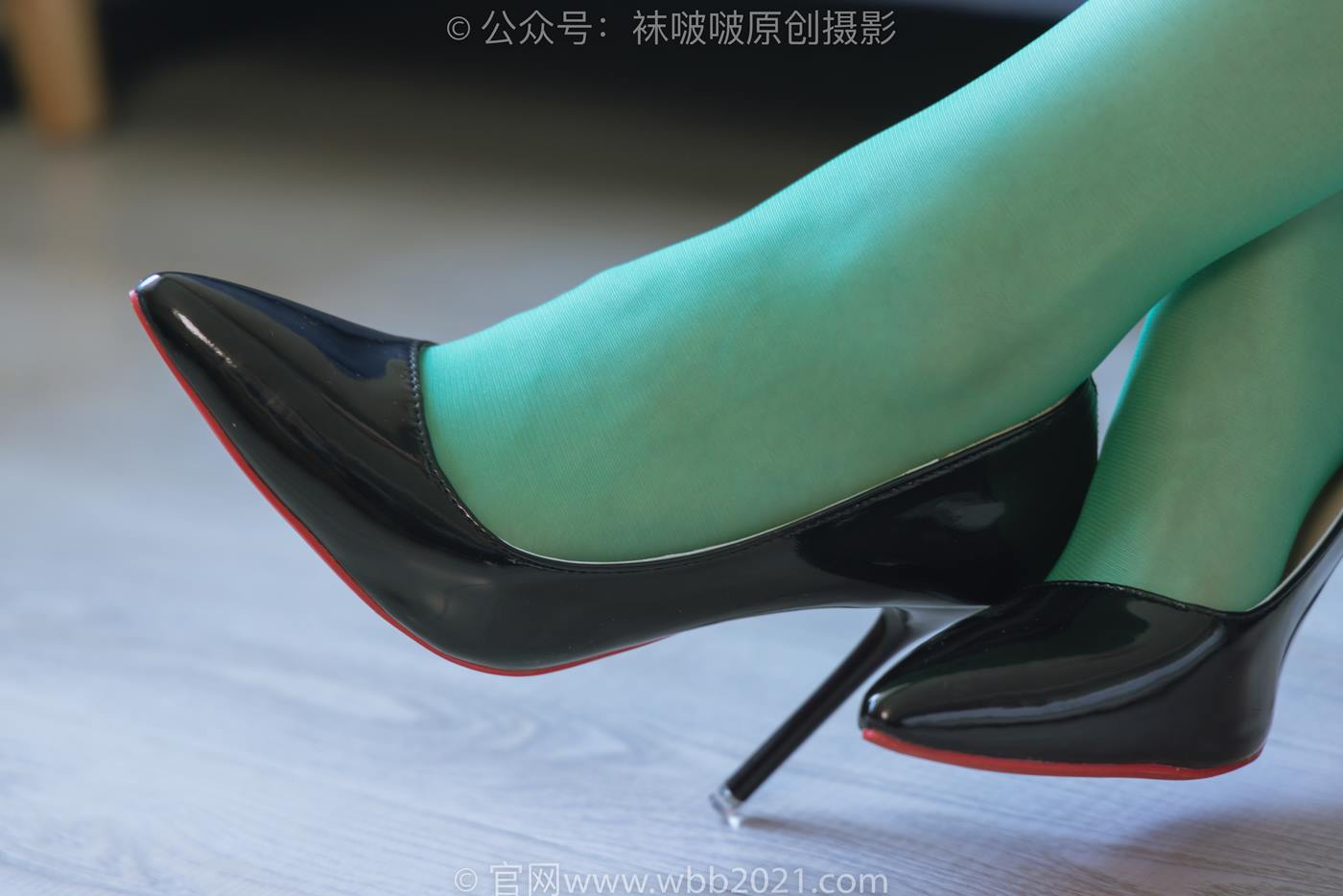 图片[22]-[BoBoSocks袜啵啵]NO.246 小沫-高跟鞋、绿色丝袜、短肉丝、短黑丝、裸足、ol制服[141P] – 速更版-美库