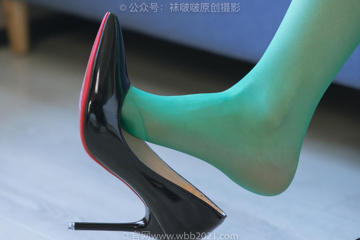 图片[23]-[BoBoSocks袜啵啵]NO.246 小沫-高跟鞋、绿色丝袜、短肉丝、短黑丝、裸足、ol制服[141P] – 速更版-美库