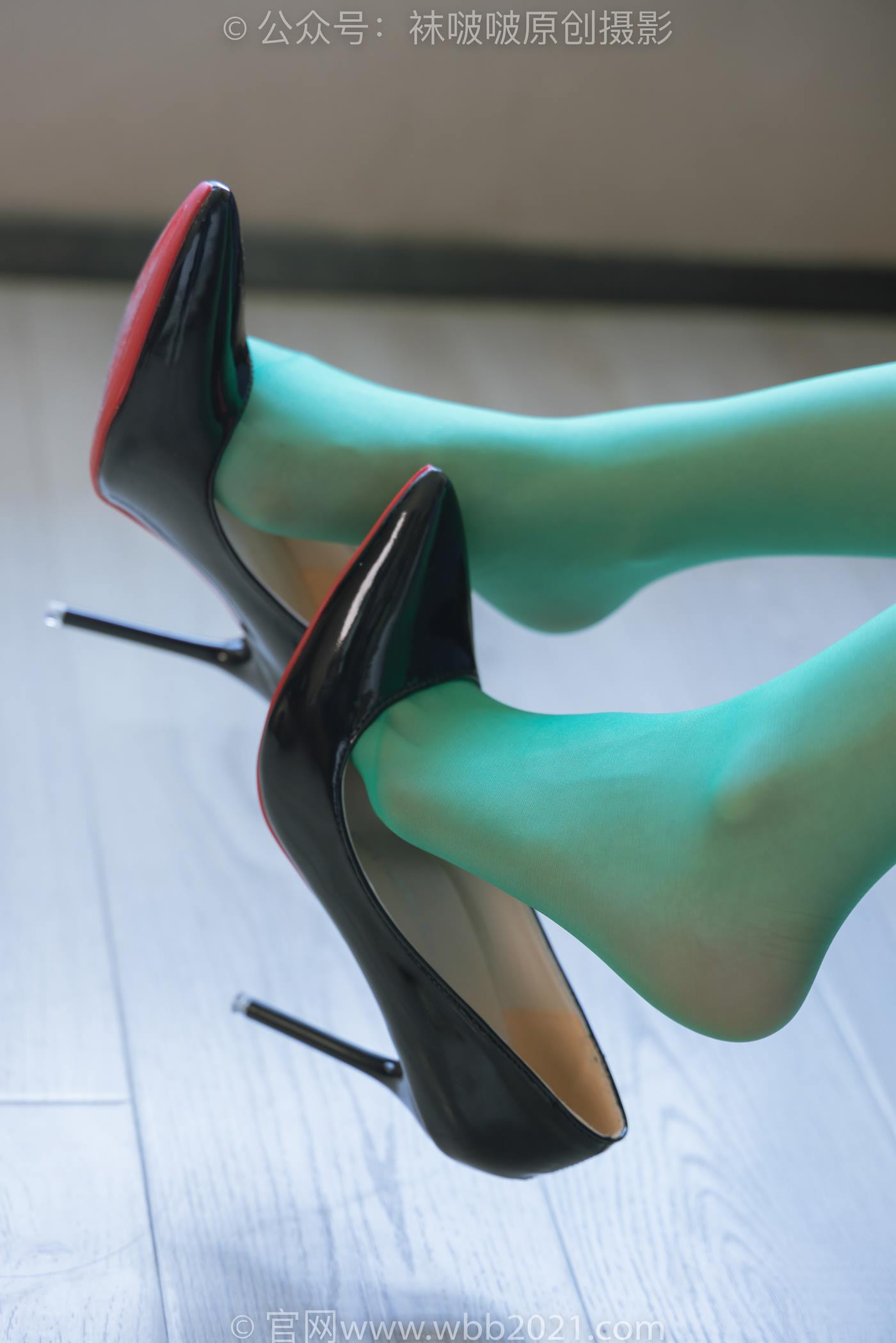 图片[25]-[BoBoSocks袜啵啵]NO.246 小沫-高跟鞋、绿色丝袜、短肉丝、短黑丝、裸足、ol制服[141P] – 速更版-美库