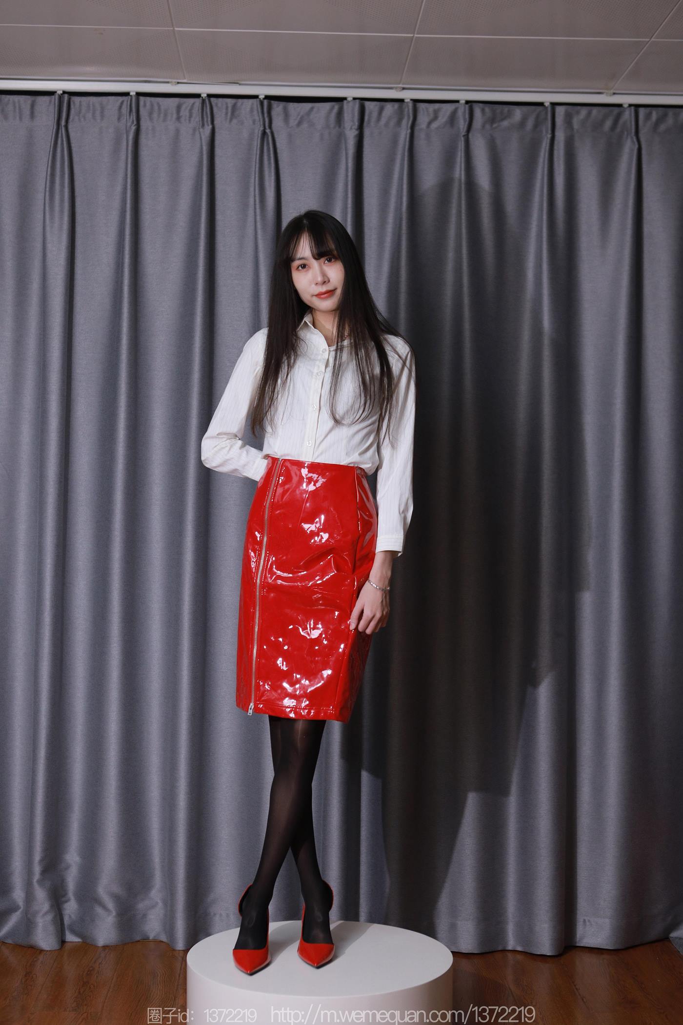 图片[37]-[IESS异思趣向] 2022.12.25 丝享家1309：团团《红色姓感漆皮黑丝》[89P] – 速更版-美库