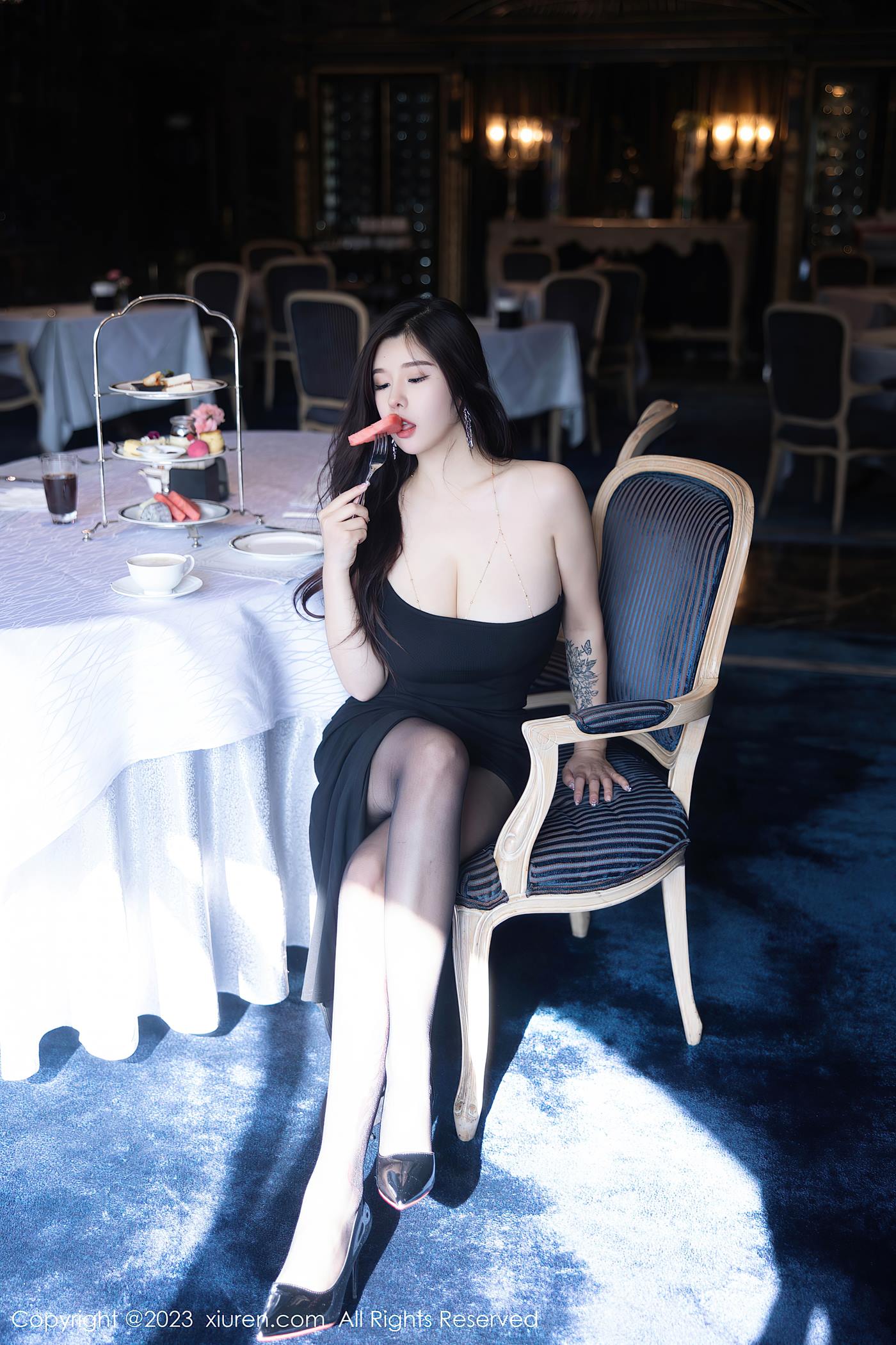 图片[41]-[Xiuren秀人网]2023.06.26 NO.6973 周思乔Betty 高腰开叉黑丝连衣裙 [39+1P] – 速更版-美库