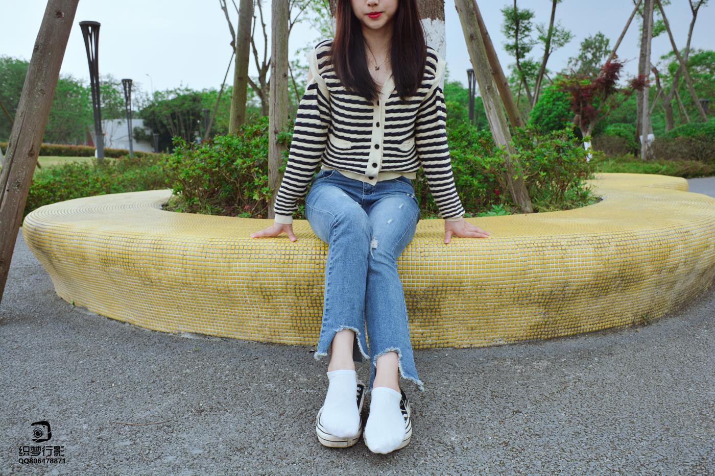 图片[10]-[织梦映像]NO.016 少女牛仔裤草地白袜[80P] – 速更版-美库
