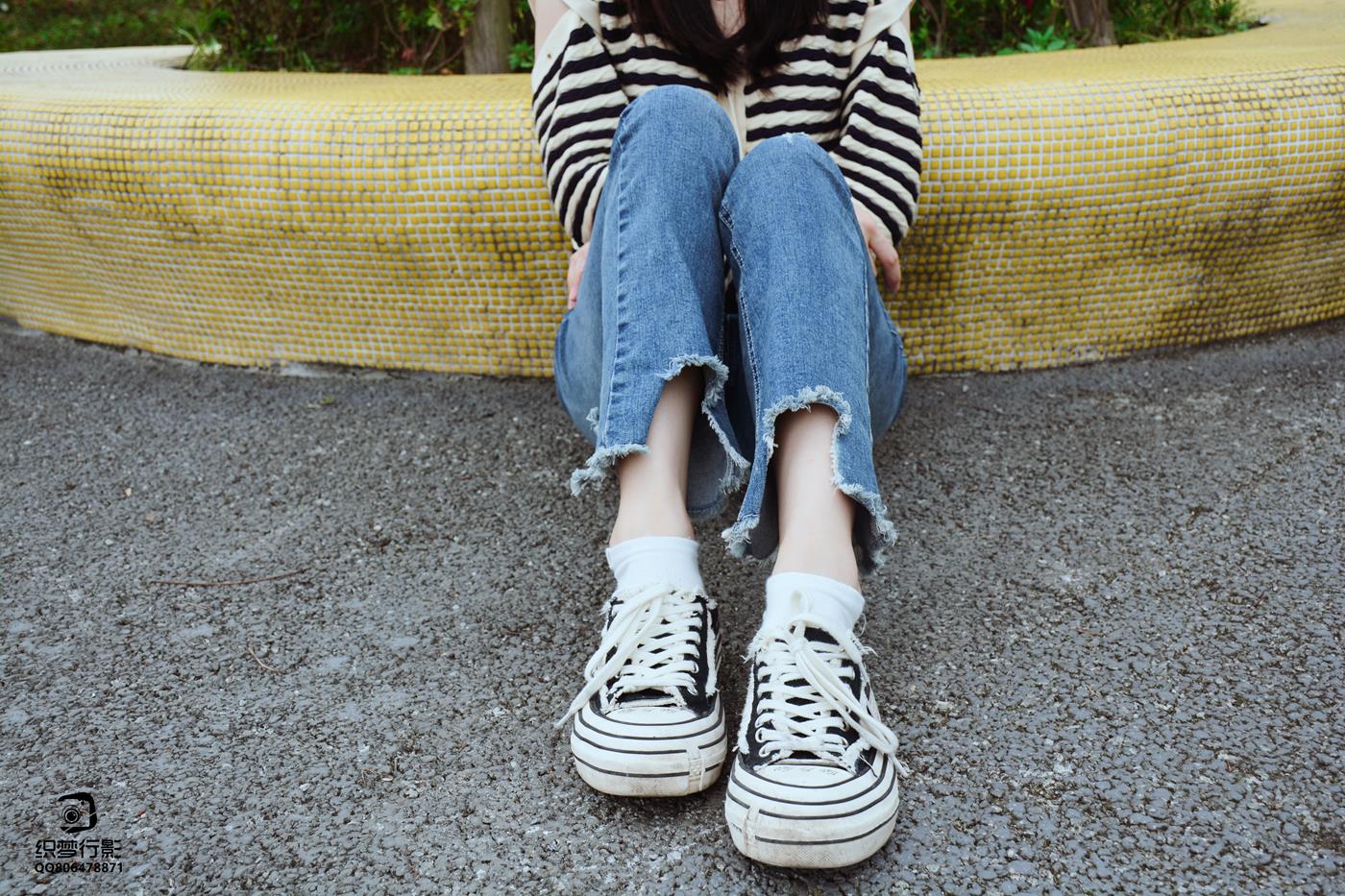 图片[12]-[织梦映像]NO.016 少女牛仔裤草地白袜[80P] – 速更版-美库