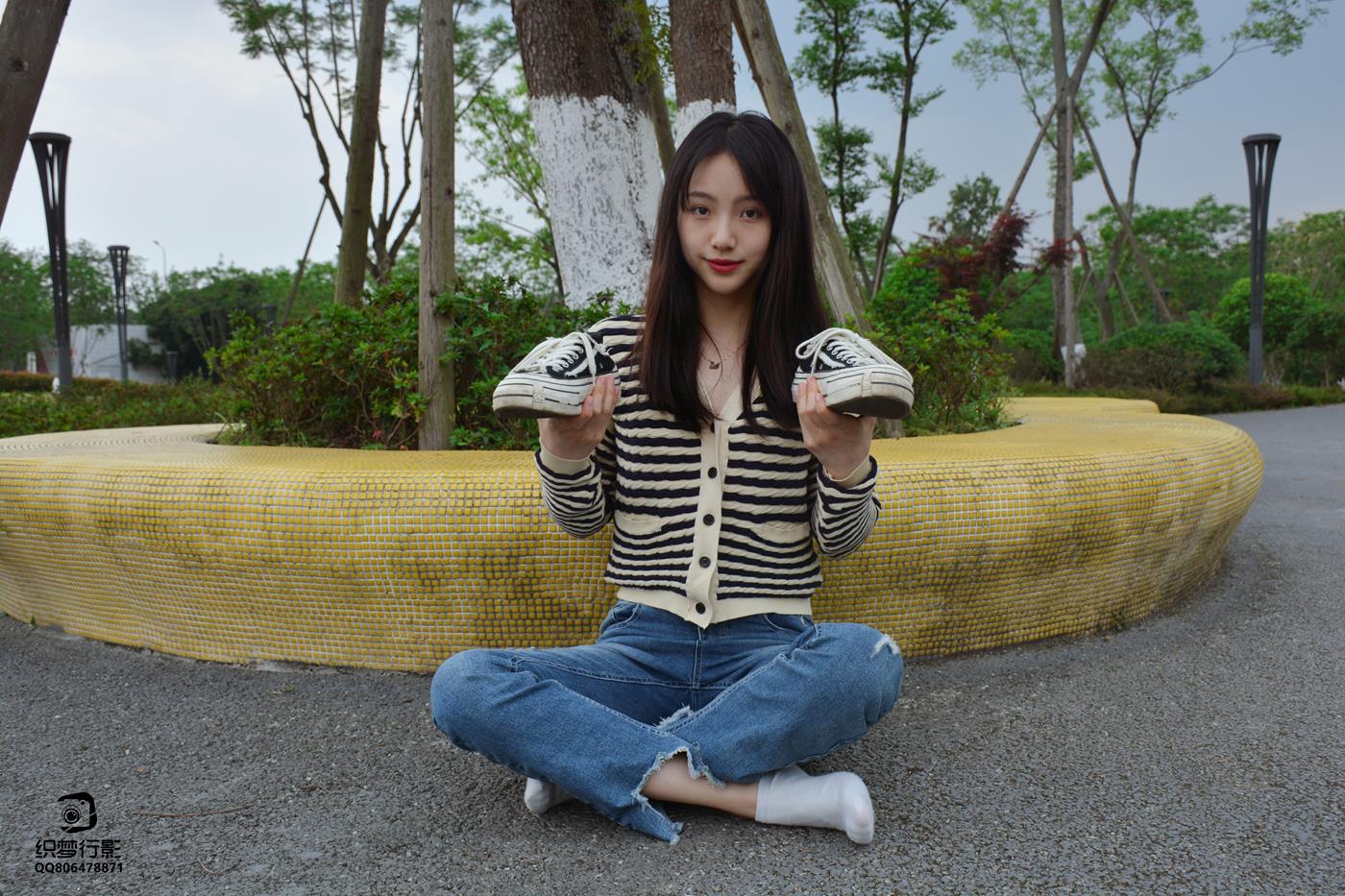 图片[15]-[织梦映像]NO.016 少女牛仔裤草地白袜[80P] – 速更版-美库