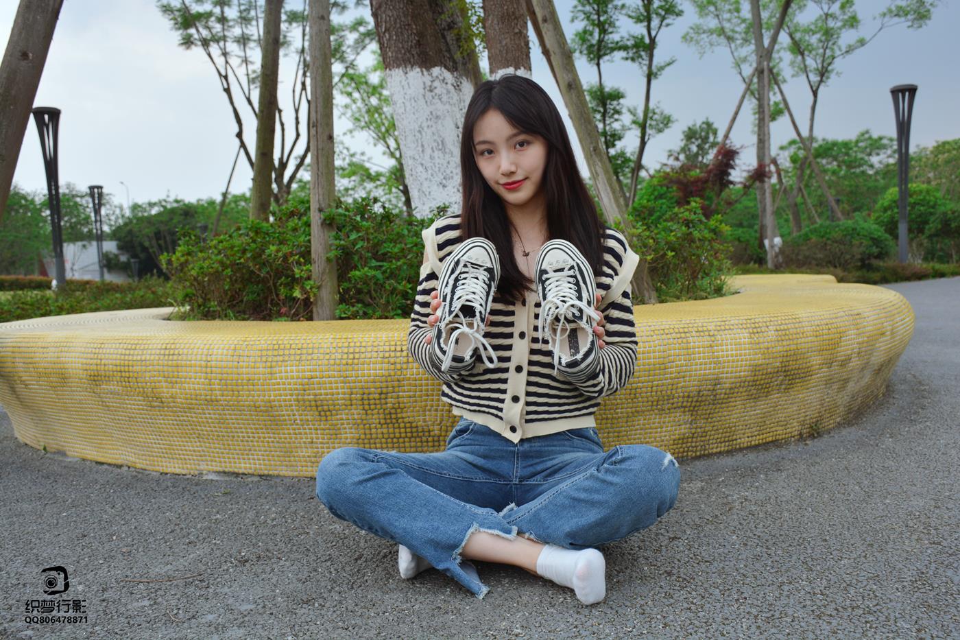 图片[16]-[织梦映像]NO.016 少女牛仔裤草地白袜[80P] – 速更版-美库