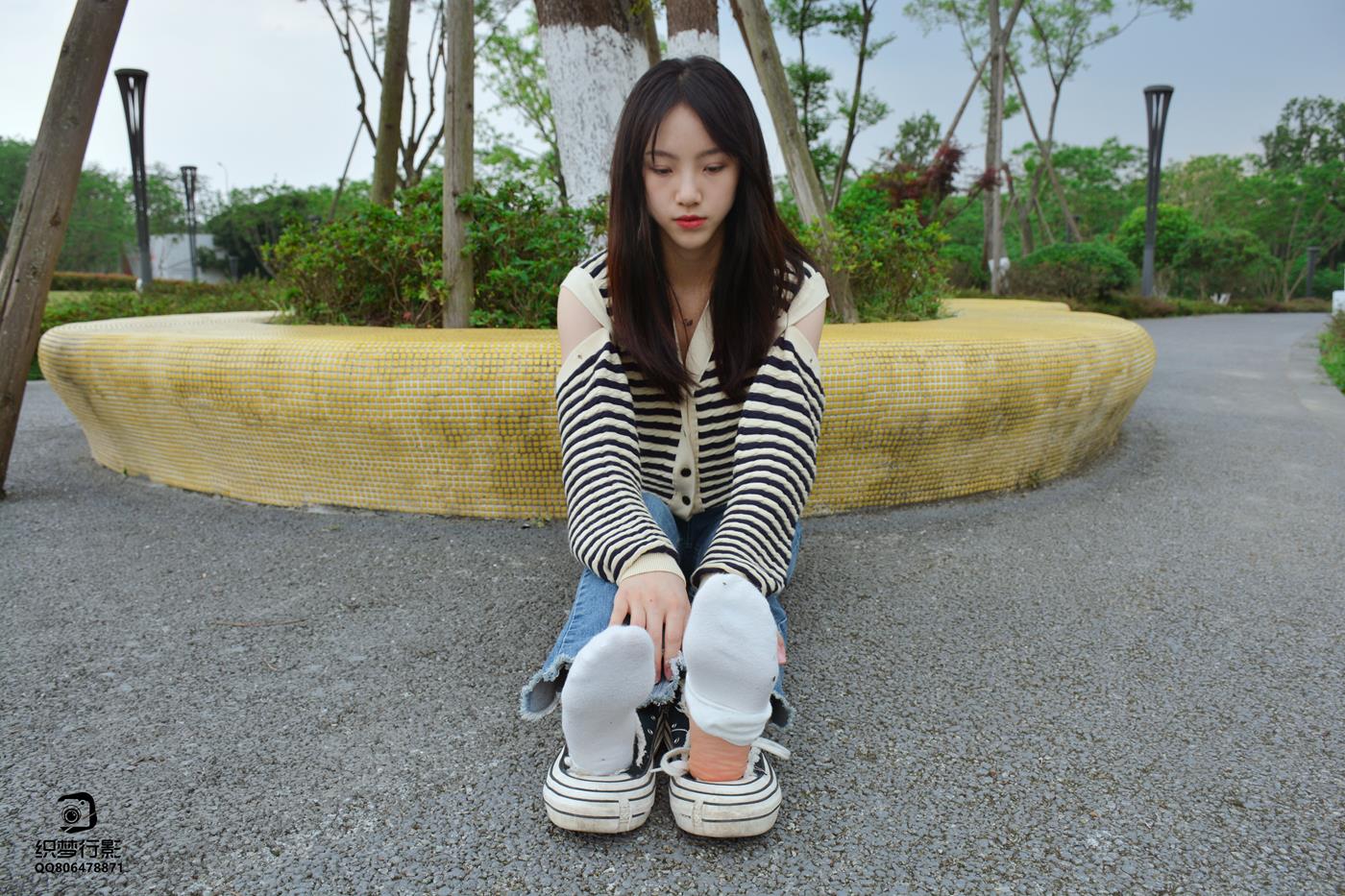 图片[19]-[织梦映像]NO.016 少女牛仔裤草地白袜[80P] – 速更版-美库