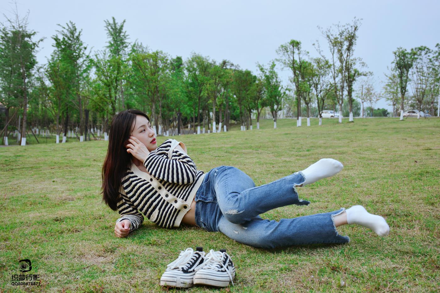 图片[26]-[织梦映像]NO.016 少女牛仔裤草地白袜[80P] – 速更版-美库