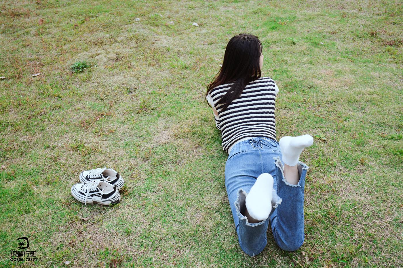 图片[30]-[织梦映像]NO.016 少女牛仔裤草地白袜[80P] – 速更版-美库
