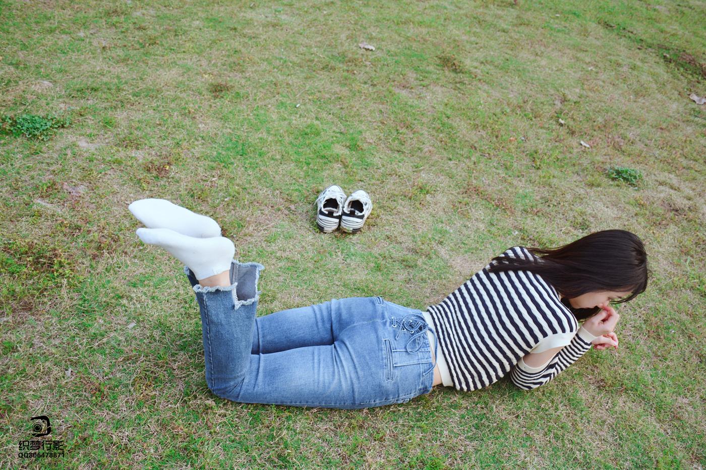 图片[32]-[织梦映像]NO.016 少女牛仔裤草地白袜[80P] – 速更版-美库