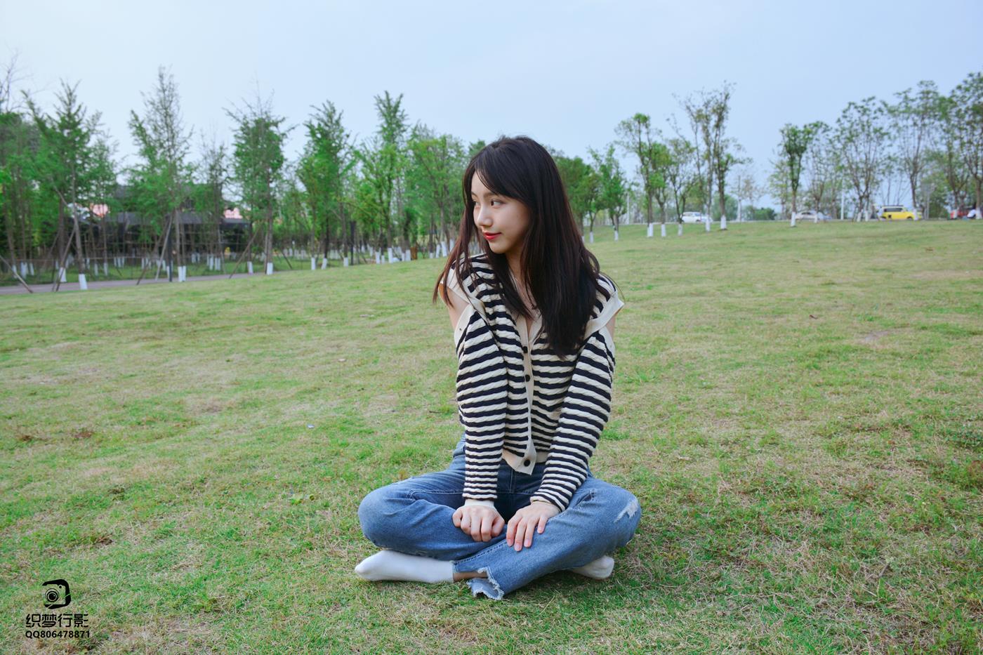 图片[34]-[织梦映像]NO.016 少女牛仔裤草地白袜[80P] – 速更版-美库