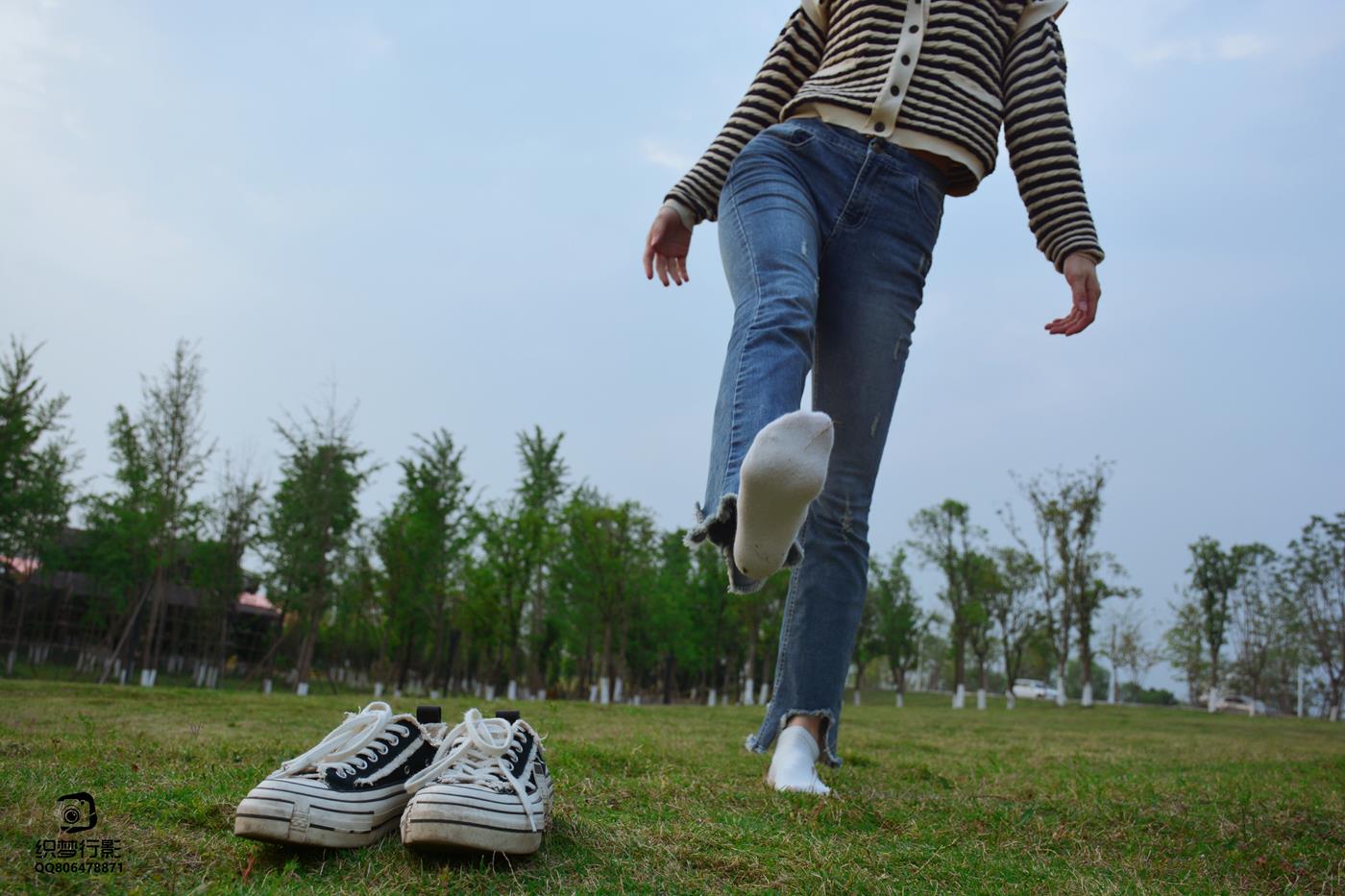 图片[38]-[织梦映像]NO.016 少女牛仔裤草地白袜[80P] – 速更版-美库