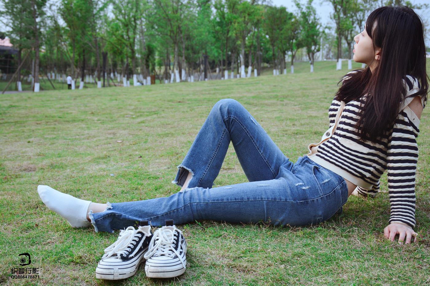 图片[39]-[织梦映像]NO.016 少女牛仔裤草地白袜[80P] – 速更版-美库