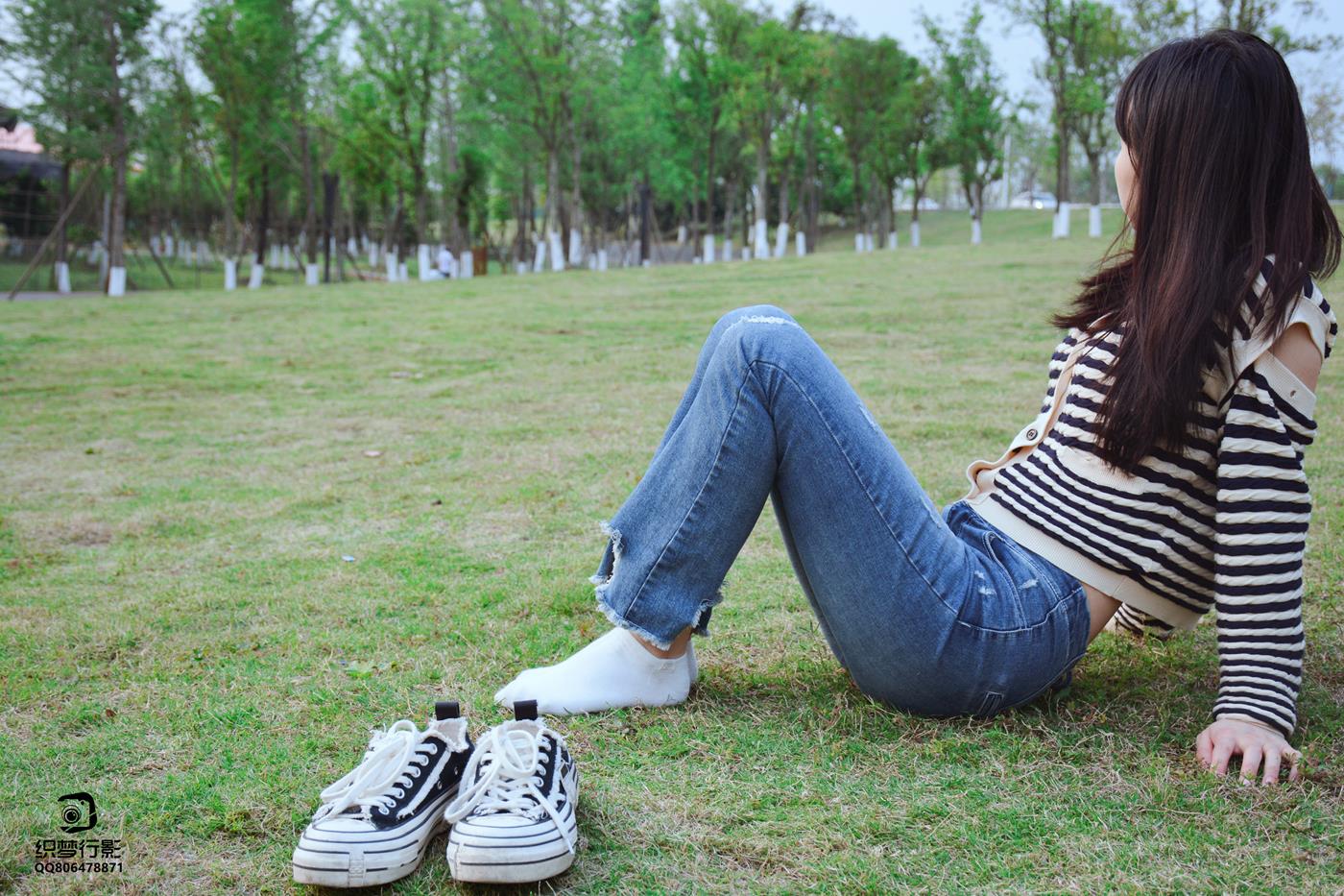 图片[41]-[织梦映像]NO.016 少女牛仔裤草地白袜[80P] – 速更版-美库