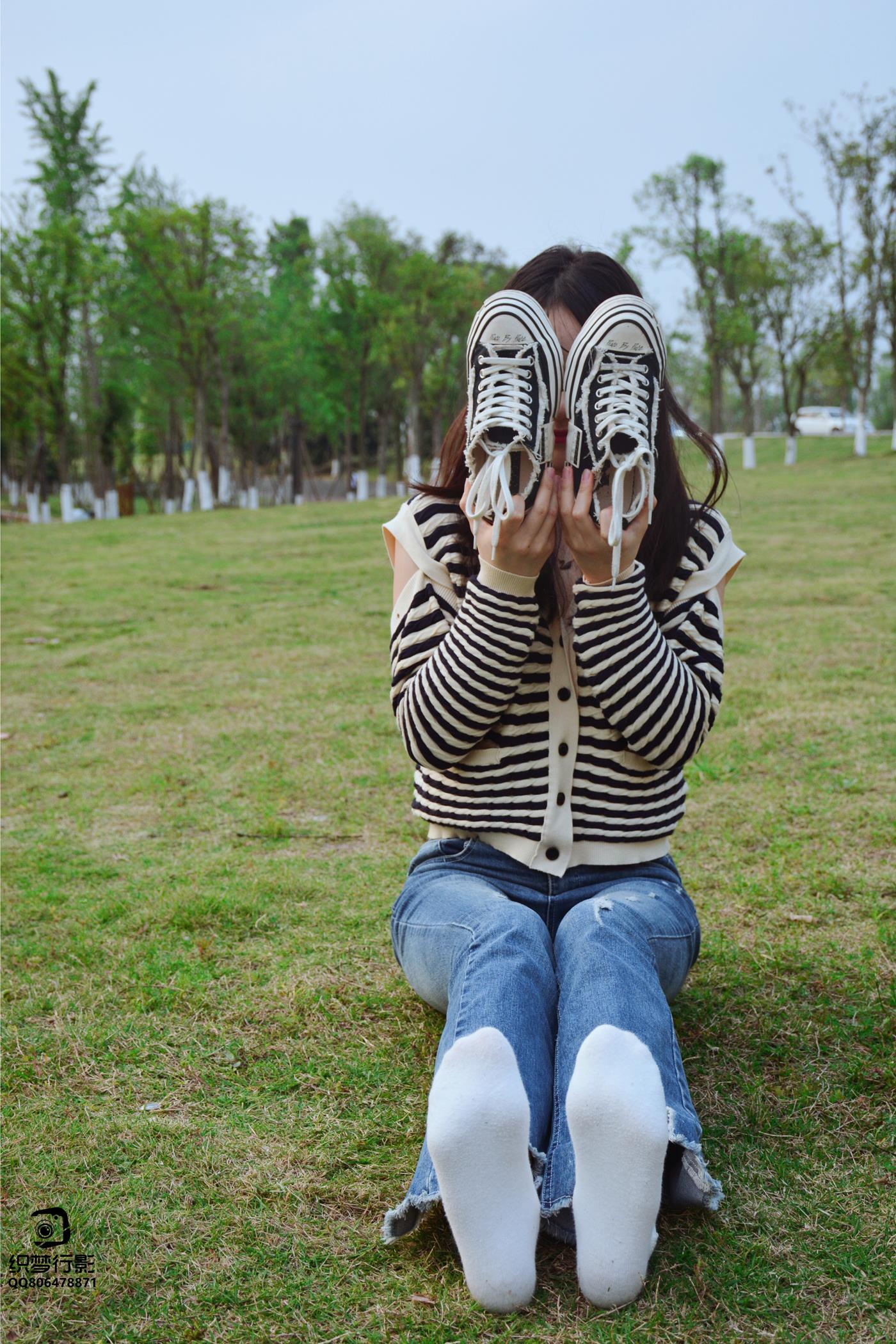 图片[45]-[织梦映像]NO.016 少女牛仔裤草地白袜[80P] – 速更版-美库