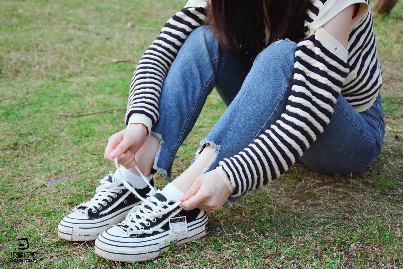 图片[48]-[织梦映像]NO.016 少女牛仔裤草地白袜[80P] – 速更版-美库