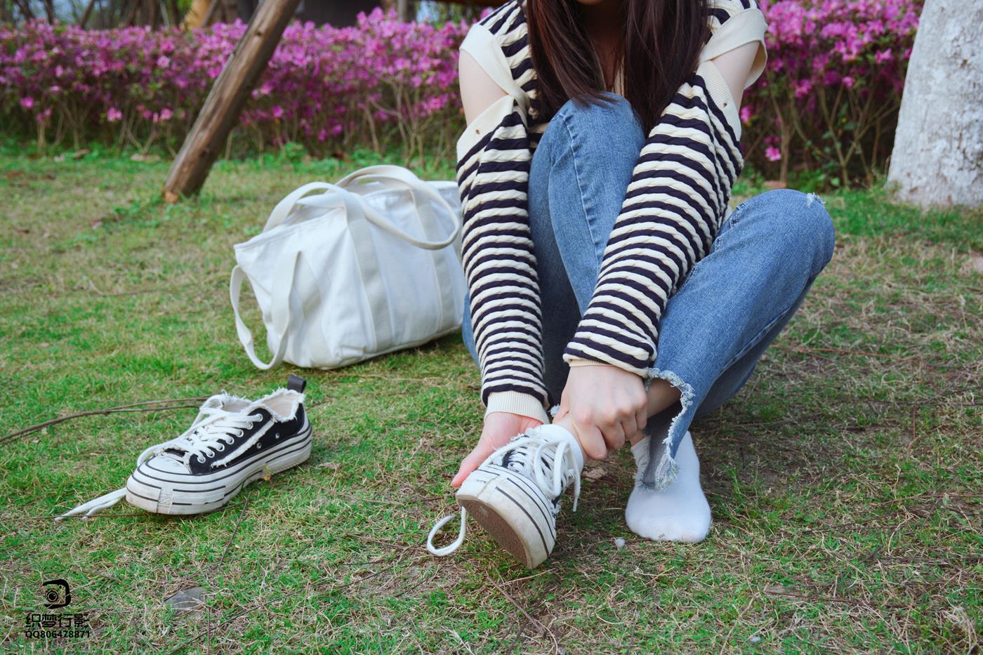 图片[51]-[织梦映像]NO.016 少女牛仔裤草地白袜[80P] – 速更版-美库