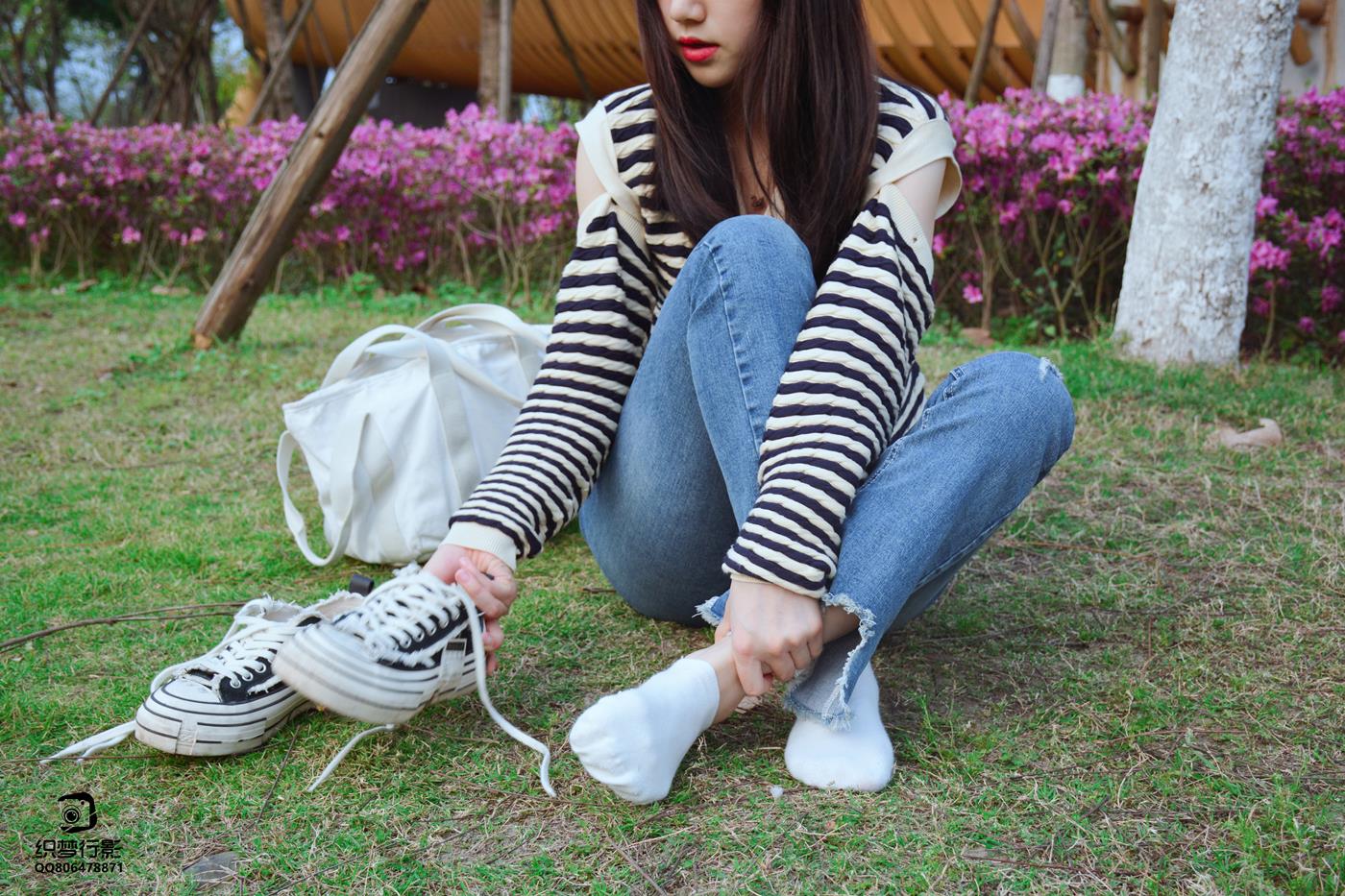 图片[53]-[织梦映像]NO.016 少女牛仔裤草地白袜[80P] – 速更版-美库
