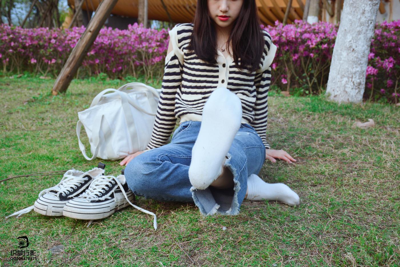 图片[54]-[织梦映像]NO.016 少女牛仔裤草地白袜[80P] – 速更版-美库