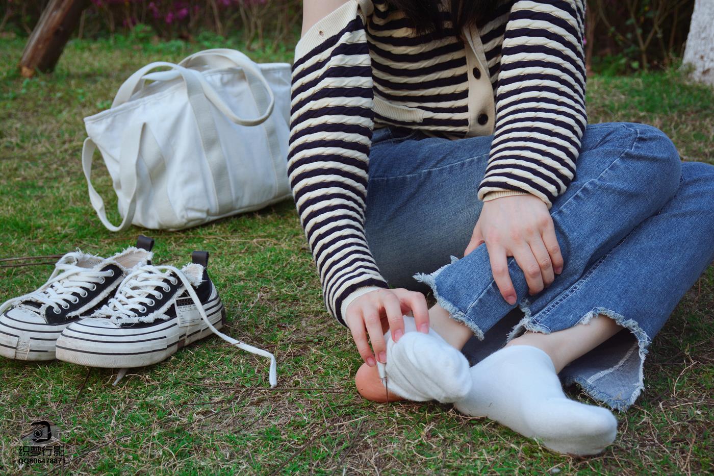图片[57]-[织梦映像]NO.016 少女牛仔裤草地白袜[80P] – 速更版-美库
