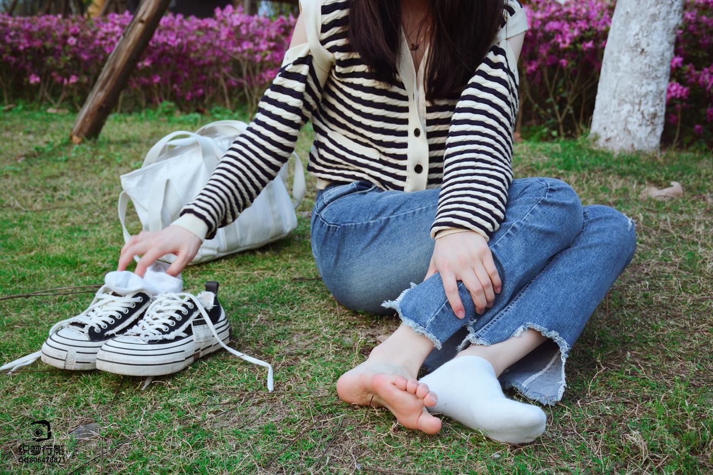 图片[59]-[织梦映像]NO.016 少女牛仔裤草地白袜[80P] – 速更版-美库