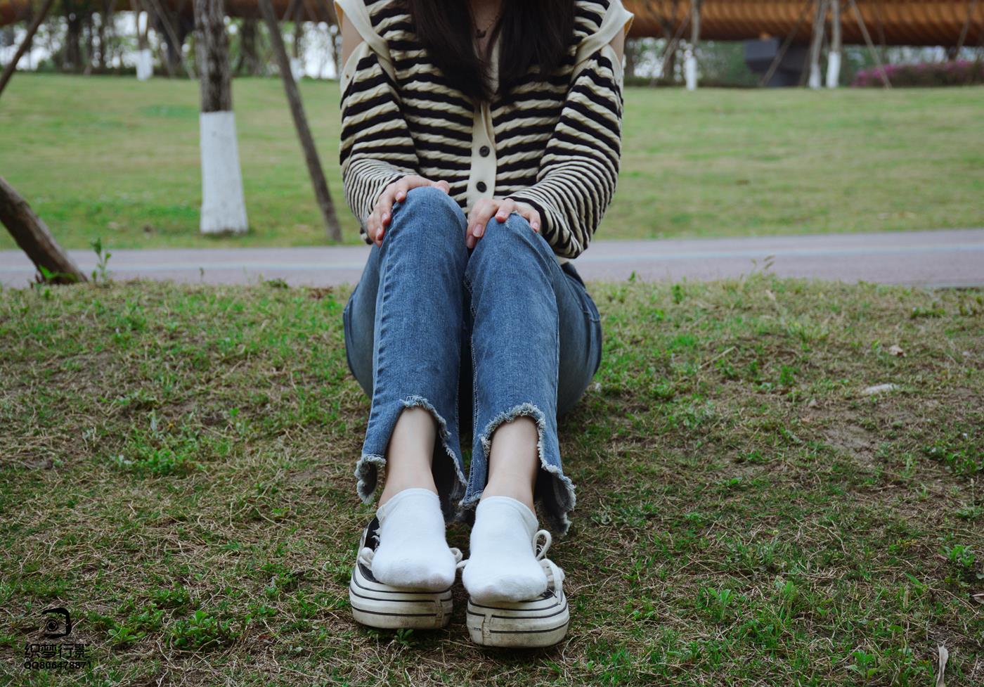 图片[74]-[织梦映像]NO.016 少女牛仔裤草地白袜[80P] – 速更版-美库
