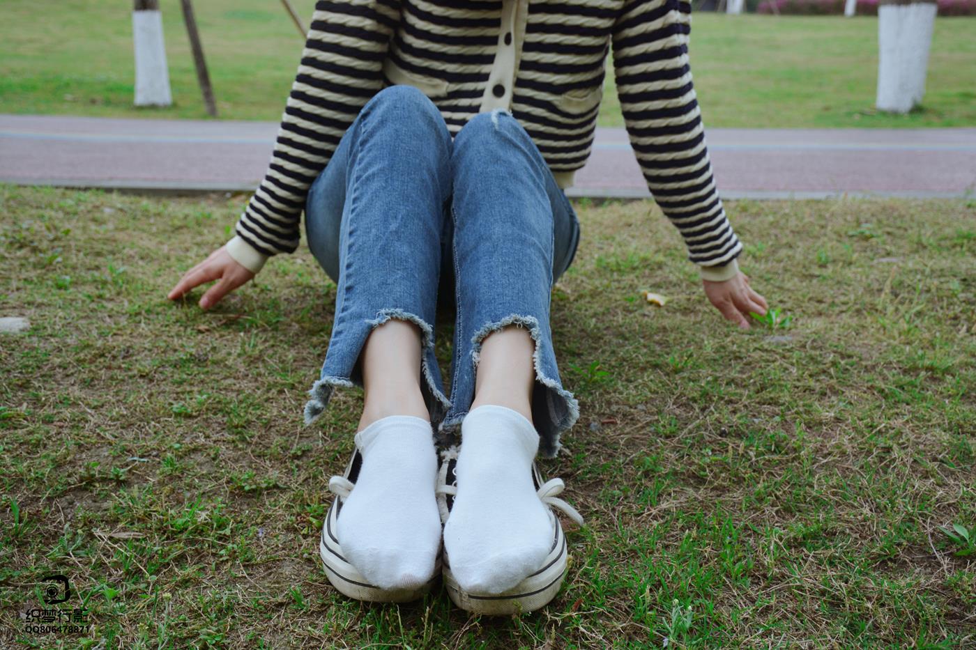 图片[76]-[织梦映像]NO.016 少女牛仔裤草地白袜[80P] – 速更版-美库