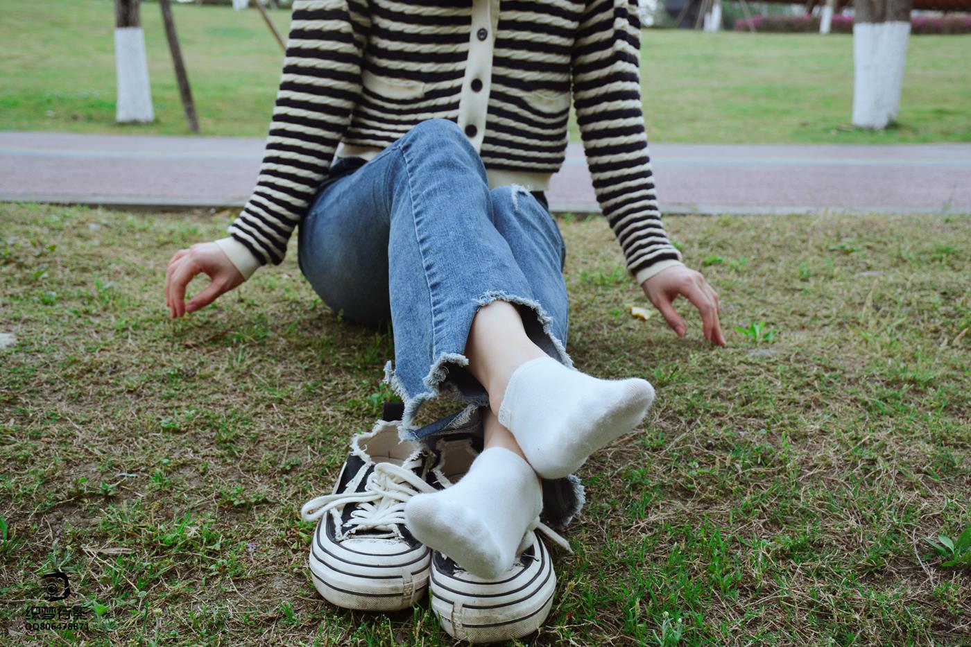 图片[77]-[织梦映像]NO.016 少女牛仔裤草地白袜[80P] – 速更版-美库