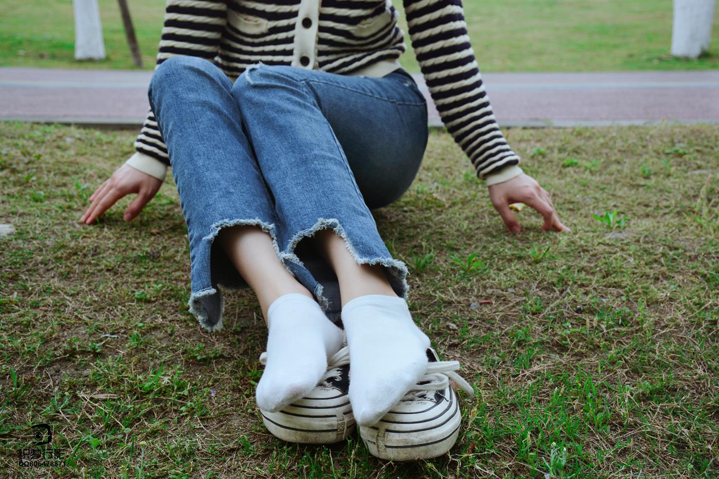 图片[78]-[织梦映像]NO.016 少女牛仔裤草地白袜[80P] – 速更版-美库